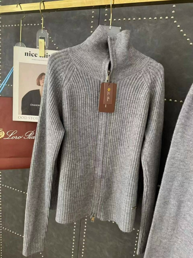 Купить Женский костюм серый оптом Садовод Интернет-каталог Садовод интернет-каталог