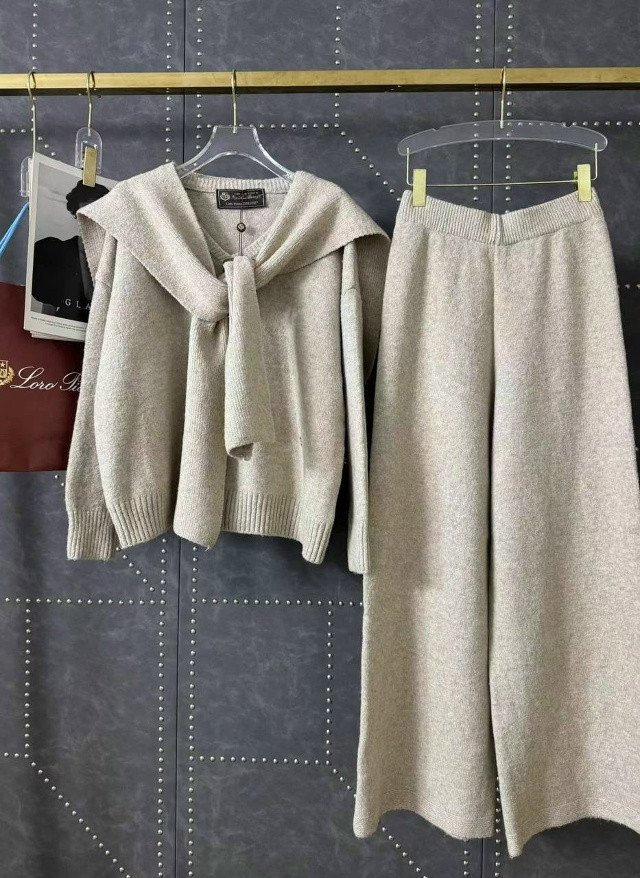 Купить Женский костюм бежевый оптом Садовод Интернет-каталог Садовод интернет-каталог