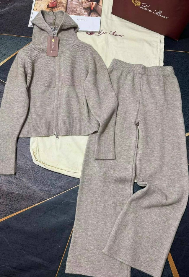 Купить Женский костюм бежевый оптом Садовод Интернет-каталог Садовод интернет-каталог