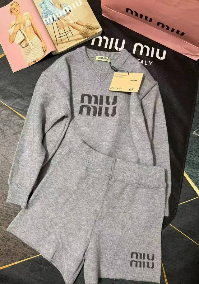 Купить Женский костюм серый оптом Садовод Интернет-каталог Садовод интернет-каталог