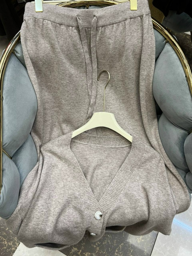 Купить Женский костюм бежевый оптом Садовод Интернет-каталог Садовод интернет-каталог