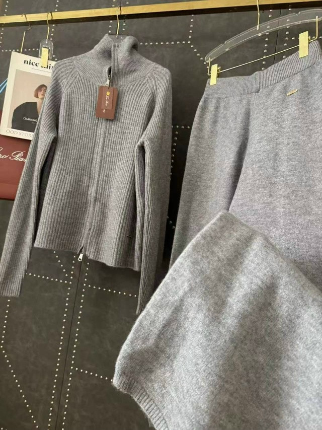 Купить Женский костюм серый оптом Садовод Интернет-каталог Садовод интернет-каталог