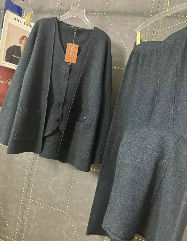 Купить Женский костюм темно-серый оптом Садовод Интернет-каталог Садовод интернет-каталог