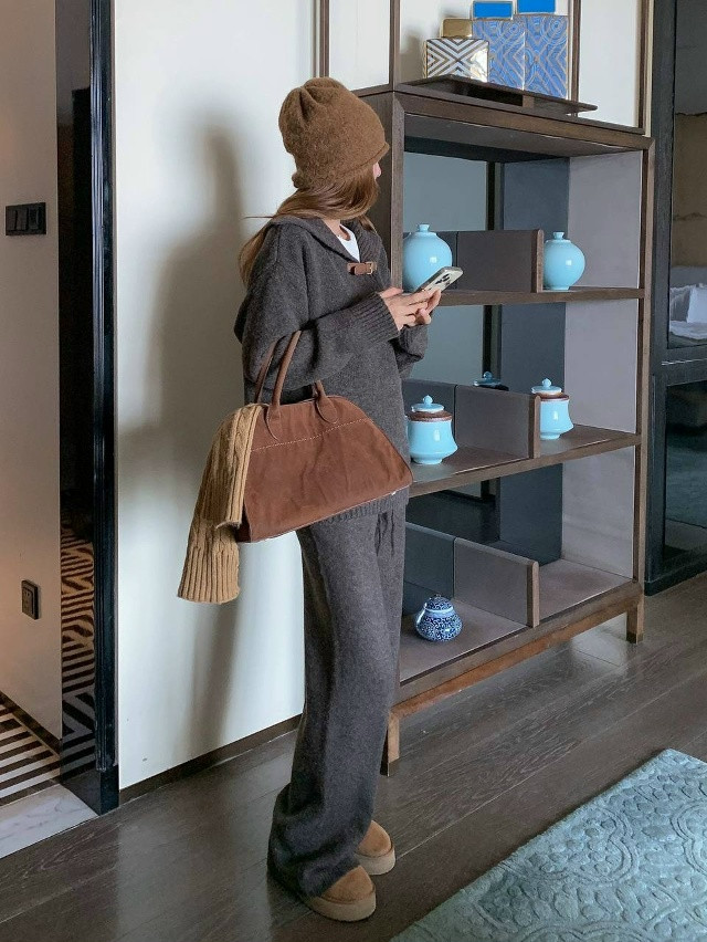 Купить Женский костюм темно-серый оптом Садовод Интернет-каталог Садовод интернет-каталог