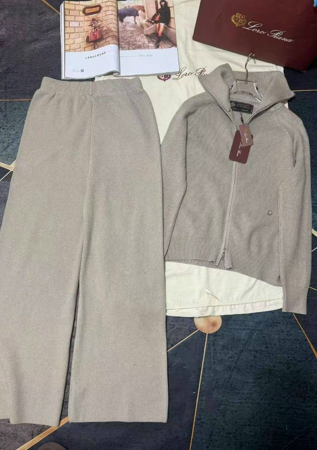 Купить Женский костюм бежевый оптом Садовод Интернет-каталог Садовод интернет-каталог