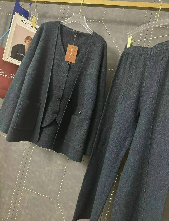 Купить Женский костюм темно-серый оптом Садовод Интернет-каталог Садовод интернет-каталог