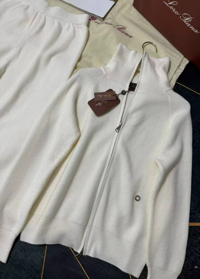 Купить Женский костюм белый оптом Садовод Интернет-каталог Садовод интернет-каталог