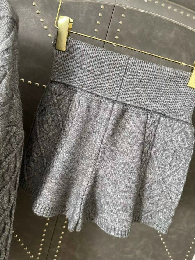 Купить Женский костюм серый оптом Садовод Интернет-каталог Садовод интернет-каталог